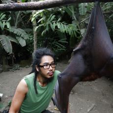 Goatee Toni meets face to face with a large flying fox